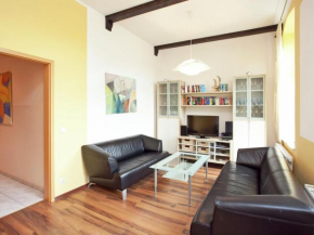 Гостиница Exclusive apartment in the beautiful Ore Mountains with conservatory and villa park  Лойбсдорф